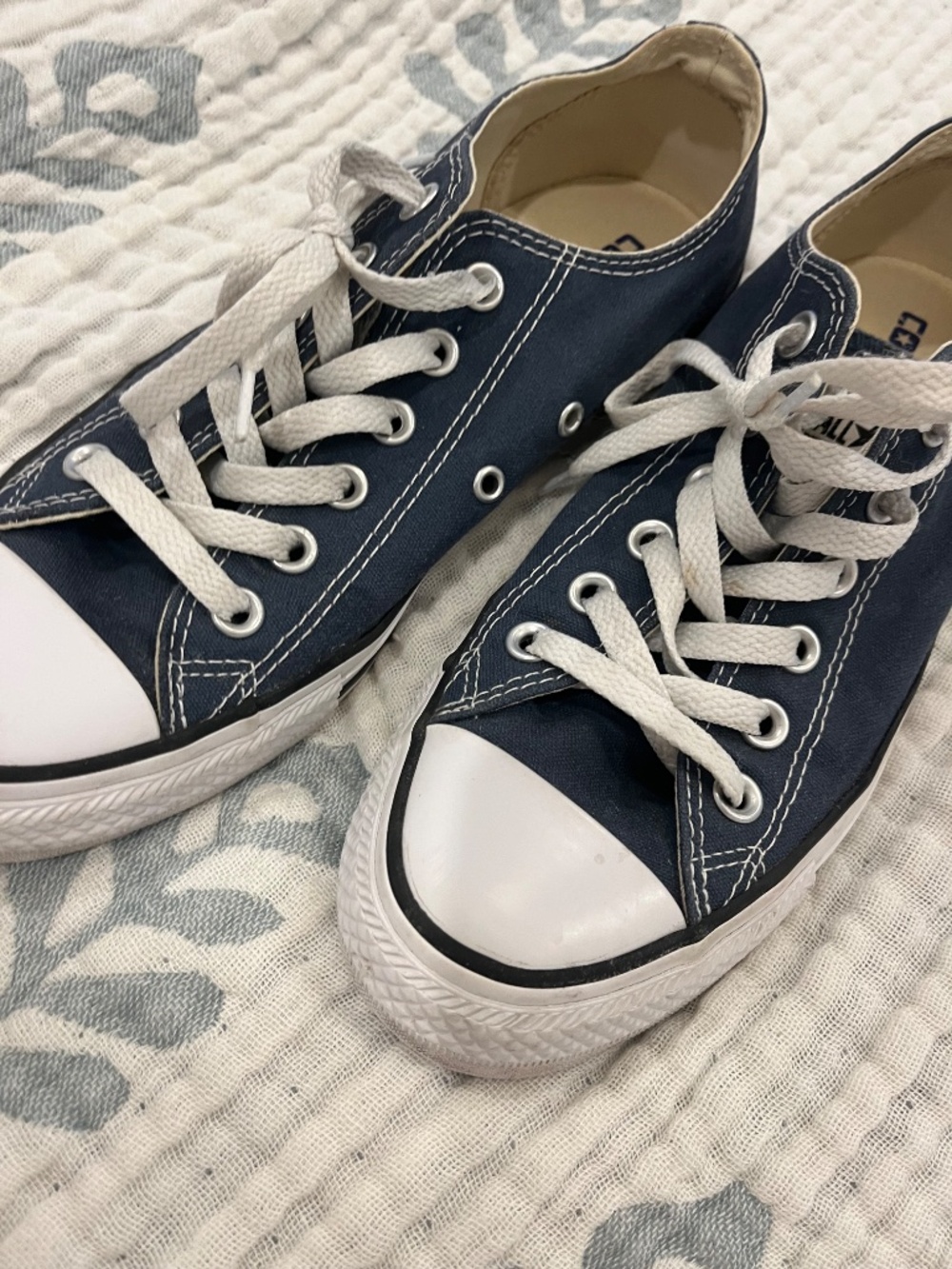 Chuck Taylor - Picture 3 of 5